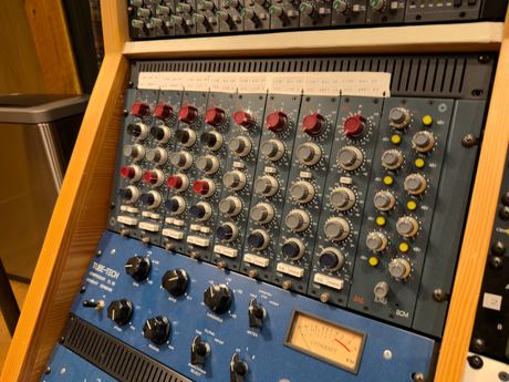 Equip - Neve 1032